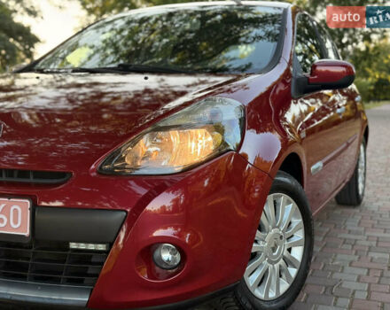 Красный Рено Клио, объемом двигателя 1.2 л и пробегом 209 тыс. км за 6900 $, фото 2 на Automoto.ua