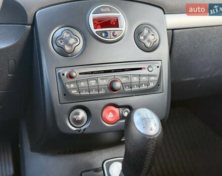 Красный Рено Клио, объемом двигателя 1.2 л и пробегом 209 тыс. км за 6900 $, фото 52 на Automoto.ua