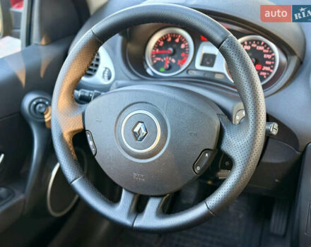 Красный Рено Клио, объемом двигателя 1.2 л и пробегом 209 тыс. км за 6900 $, фото 51 на Automoto.ua