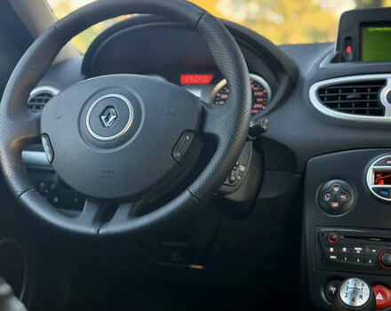 Красный Рено Клио, объемом двигателя 1.2 л и пробегом 209 тыс. км за 6900 $, фото 43 на Automoto.ua