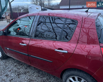 Красный Рено Клио, объемом двигателя 1.2 л и пробегом 221 тыс. км за 4500 $, фото 4 на Automoto.ua