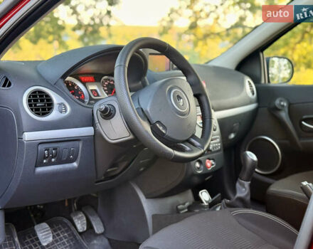 Красный Рено Клио, объемом двигателя 1.2 л и пробегом 209 тыс. км за 6900 $, фото 36 на Automoto.ua