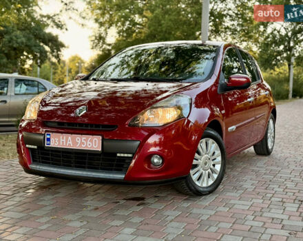 Красный Рено Клио, объемом двигателя 1.2 л и пробегом 209 тыс. км за 6900 $, фото 1 на Automoto.ua