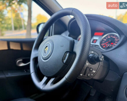 Красный Рено Клио, объемом двигателя 1.2 л и пробегом 209 тыс. км за 6900 $, фото 34 на Automoto.ua