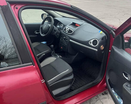 Красный Рено Клио, объемом двигателя 1.5 л и пробегом 329 тыс. км за 5300 $, фото 6 на Automoto.ua