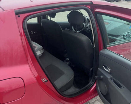 Красный Рено Клио, объемом двигателя 1.5 л и пробегом 329 тыс. км за 5300 $, фото 1 на Automoto.ua