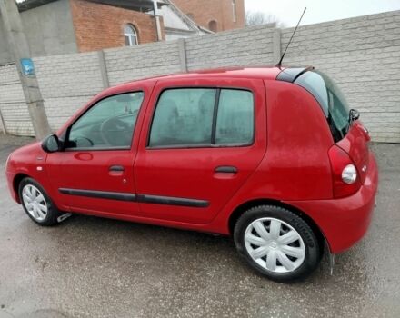 Красный Рено Клио, объемом двигателя 1.1 л и пробегом 159 тыс. км за 4250 $, фото 2 на Automoto.ua