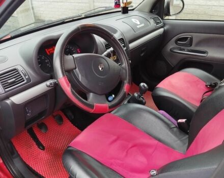 Красный Рено Клио, объемом двигателя 1.1 л и пробегом 159 тыс. км за 4250 $, фото 6 на Automoto.ua