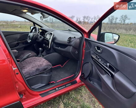 Красный Рено Клио, объемом двигателя 1.5 л и пробегом 195 тыс. км за 9300 $, фото 12 на Automoto.ua