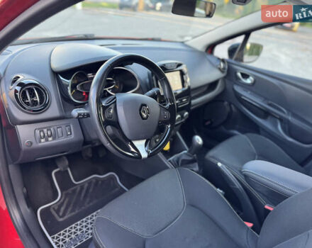 Рено Кліо 2015 у Дубно на Automoto.ua Червоний Рено Кліо, об'ємом двигуна 1.5 л та пробігом 200 тис. км за 8350 $, фото 48 на Automoto.ua