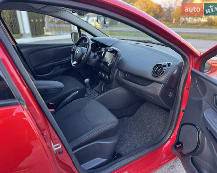 Рено Кліо 2015 у Дубно на Automoto.ua Червоний Рено Кліо, об'ємом двигуна 1.5 л та пробігом 200 тис. км за 8350 $, фото 53 на Automoto.ua