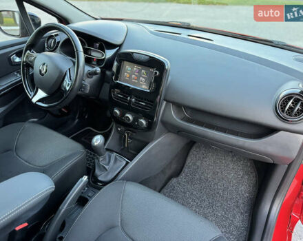 Рено Кліо 2015 у Дубно на Automoto.ua Червоний Рено Кліо, об'ємом двигуна 1.5 л та пробігом 200 тис. км за 8350 $, фото 58 на Automoto.ua