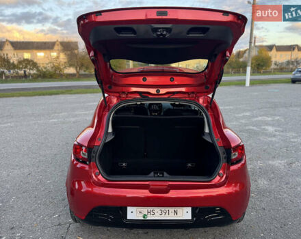 Рено Кліо 2015 у Дубно на Automoto.ua Червоний Рено Кліо, об'ємом двигуна 1.5 л та пробігом 200 тис. км за 8350 $, фото 71 на Automoto.ua