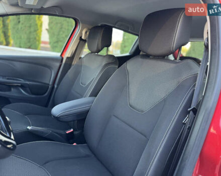 Рено Кліо 2015 у Дубно на Automoto.ua Червоний Рено Кліо, об'ємом двигуна 1.5 л та пробігом 200 тис. км за 8350 $, фото 51 на Automoto.ua