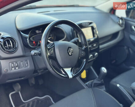 Рено Кліо 2015 у Дубно на Automoto.ua Червоний Рено Кліо, об'ємом двигуна 1.5 л та пробігом 200 тис. км за 8350 $, фото 47 на Automoto.ua