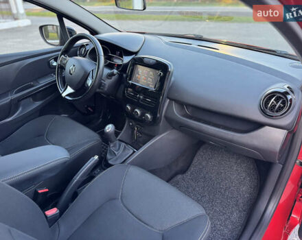 Рено Кліо 2015 у Дубно на Automoto.ua Червоний Рено Кліо, об'ємом двигуна 1.5 л та пробігом 200 тис. км за 8350 $, фото 54 на Automoto.ua