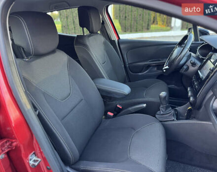 Рено Кліо 2015 у Дубно на Automoto.ua Червоний Рено Кліо, об'ємом двигуна 1.5 л та пробігом 200 тис. км за 8350 $, фото 56 на Automoto.ua
