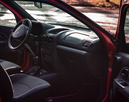 Красный Рено Клио, объемом двигателя 0.12 л и пробегом 94 тыс. км за 4900 $, фото 4 на Automoto.ua