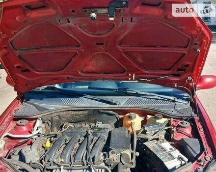Красный Рено Клио, объемом двигателя 1.4 л и пробегом 321 тыс. км за 3700 $, фото 6 на Automoto.ua