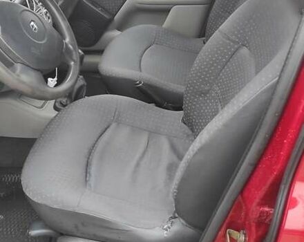 Рено Клио 2005 в Новый Роздол на Automoto.ua Красный Рено Клио, объемом двигателя 1.39 л и пробегом 201 тыс. км за 3100 $, фото 11 на Automoto.ua