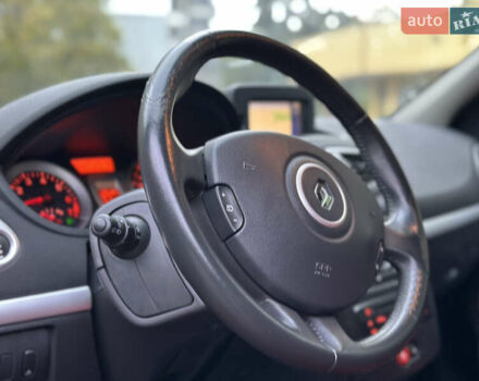 Рено Клио 2010 в Львове на Automoto.ua Красный Рено Клио, объемом двигателя 1.15 л и пробегом 205 тыс. км за 4950 $, фото 11 на Automoto.ua