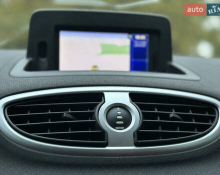 Рено Клио 2010 в Львове на Automoto.ua Красный Рено Клио, объемом двигателя 1.15 л и пробегом 205 тыс. км за 4950 $, фото 14 на Automoto.ua