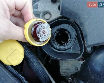 Красный Рено Клио, объемом двигателя 1.15 л и пробегом 202 тыс. км за 4900 $, фото 41 на Automoto.ua