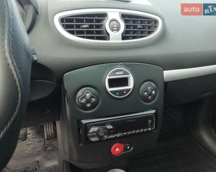 Красный Рено Клио, объемом двигателя 1.15 л и пробегом 202 тыс. км за 4900 $, фото 20 на Automoto.ua