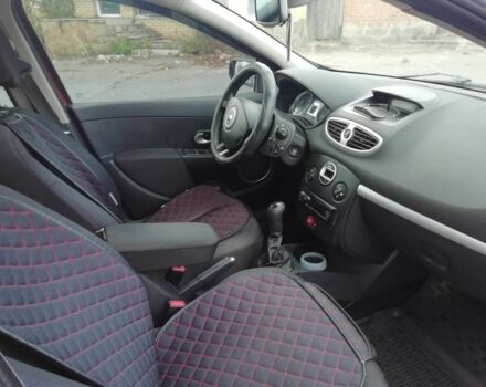 Красный Рено Клио, объемом двигателя 1.1 л и пробегом 202 тыс. км за 4900 $, фото 20 на Automoto.ua