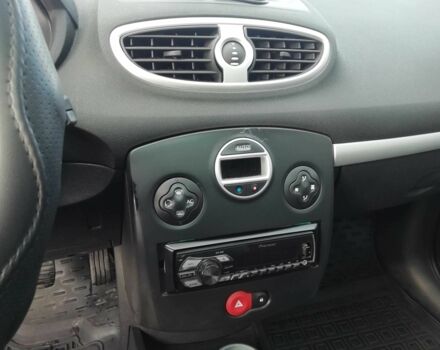 Красный Рено Клио, объемом двигателя 1.1 л и пробегом 202 тыс. км за 4900 $, фото 13 на Automoto.ua