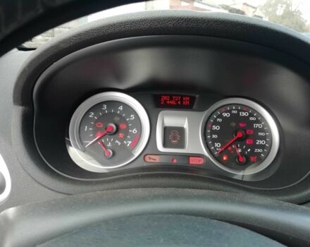 Красный Рено Клио, объемом двигателя 1.1 л и пробегом 202 тыс. км за 4900 $, фото 14 на Automoto.ua