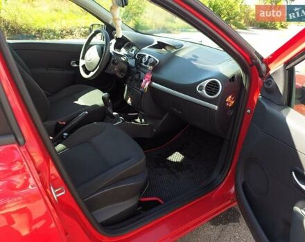 Рено Кліо 2009 у Белой Церкве на Automoto.ua Червоний Рено Кліо, об'ємом двигуна 1.15 л та пробігом 154 тис. км за 4900 $, фото 26 на Automoto.ua