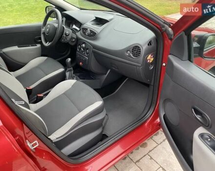 Красный Рено Клио, объемом двигателя 1.5 л и пробегом 230 тыс. км за 5950 $, фото 17 на Automoto.ua