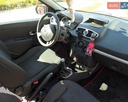 Рено Кліо 2009 у Белой Церкве на Automoto.ua Червоний Рено Кліо, об'ємом двигуна 1.15 л та пробігом 154 тис. км за 4900 $, фото 16 на Automoto.ua