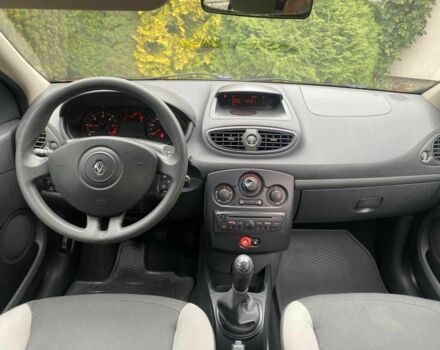 Рено Клио 2009 в Дубно на Automoto.ua Красный Рено Клио, объемом двигателя 1.5 л и пробегом 230 тыс. км за 6200 $, фото 13 на Automoto.ua