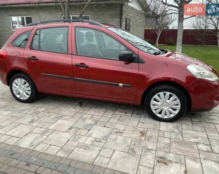 Красный Рено Клио, объемом двигателя 1.5 л и пробегом 230 тыс. км за 5950 $, фото 5 на Automoto.ua