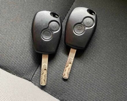 Рено Клио 2009 в Дубно на Automoto.ua Красный Рено Клио, объемом двигателя 1.5 л и пробегом 230 тыс. км за 6200 $, фото 20 на Automoto.ua