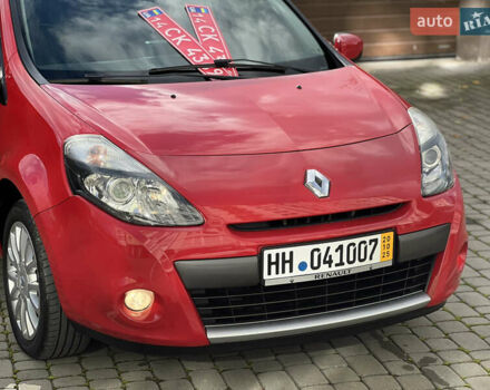 Красный Рено Клио, объемом двигателя 1.6 л и пробегом 240 тыс. км за 6999 $, фото 17 на Automoto.ua