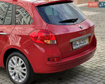 Красный Рено Клио, объемом двигателя 1.6 л и пробегом 240 тыс. км за 6999 $, фото 24 на Automoto.ua