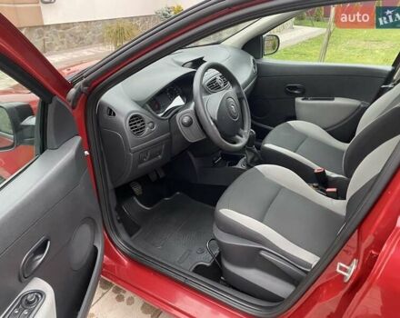 Красный Рено Клио, объемом двигателя 1.5 л и пробегом 230 тыс. км за 5950 $, фото 15 на Automoto.ua