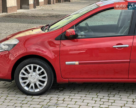 Красный Рено Клио, объемом двигателя 1.6 л и пробегом 240 тыс. км за 6999 $, фото 26 на Automoto.ua