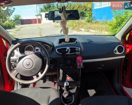 Рено Кліо 2009 у Белой Церкве на Automoto.ua Червоний Рено Кліо, об'ємом двигуна 1.15 л та пробігом 154 тис. км за 4900 $, фото 19 на Automoto.ua
