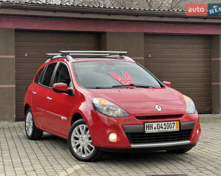 Красный Рено Клио, объемом двигателя 1.6 л и пробегом 240 тыс. км за 6999 $, фото 4 на Automoto.ua