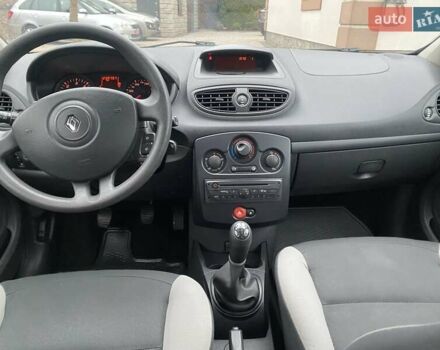 Красный Рено Клио, объемом двигателя 1.5 л и пробегом 230 тыс. км за 5950 $, фото 22 на Automoto.ua