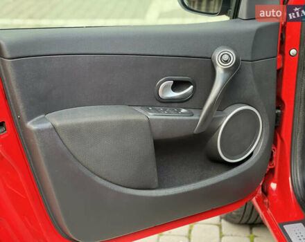 Красный Рено Клио, объемом двигателя 1.6 л и пробегом 240 тыс. км за 6999 $, фото 30 на Automoto.ua