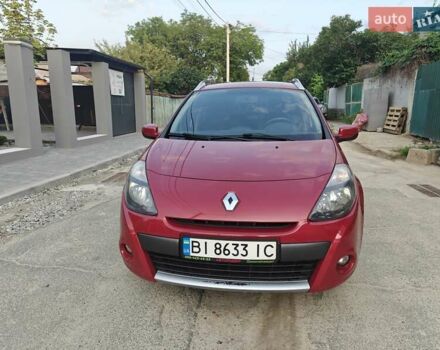 Красный Рено Клио, объемом двигателя 1.6 л и пробегом 195 тыс. км за 6450 $, фото 1 на Automoto.ua