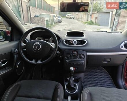 Красный Рено Клио, объемом двигателя 1.6 л и пробегом 195 тыс. км за 6450 $, фото 10 на Automoto.ua