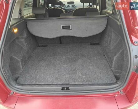 Красный Рено Клио, объемом двигателя 1.6 л и пробегом 195 тыс. км за 6450 $, фото 5 на Automoto.ua