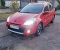 Красный Рено Клио, объемом двигателя 1.5 л и пробегом 335 тыс. км за 4999 $, фото 1 на Automoto.ua