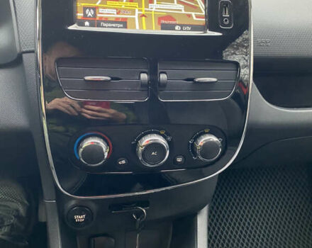 Красный Рено Клио, объемом двигателя 1.5 л и пробегом 277 тыс. км за 8000 $, фото 13 на Automoto.ua